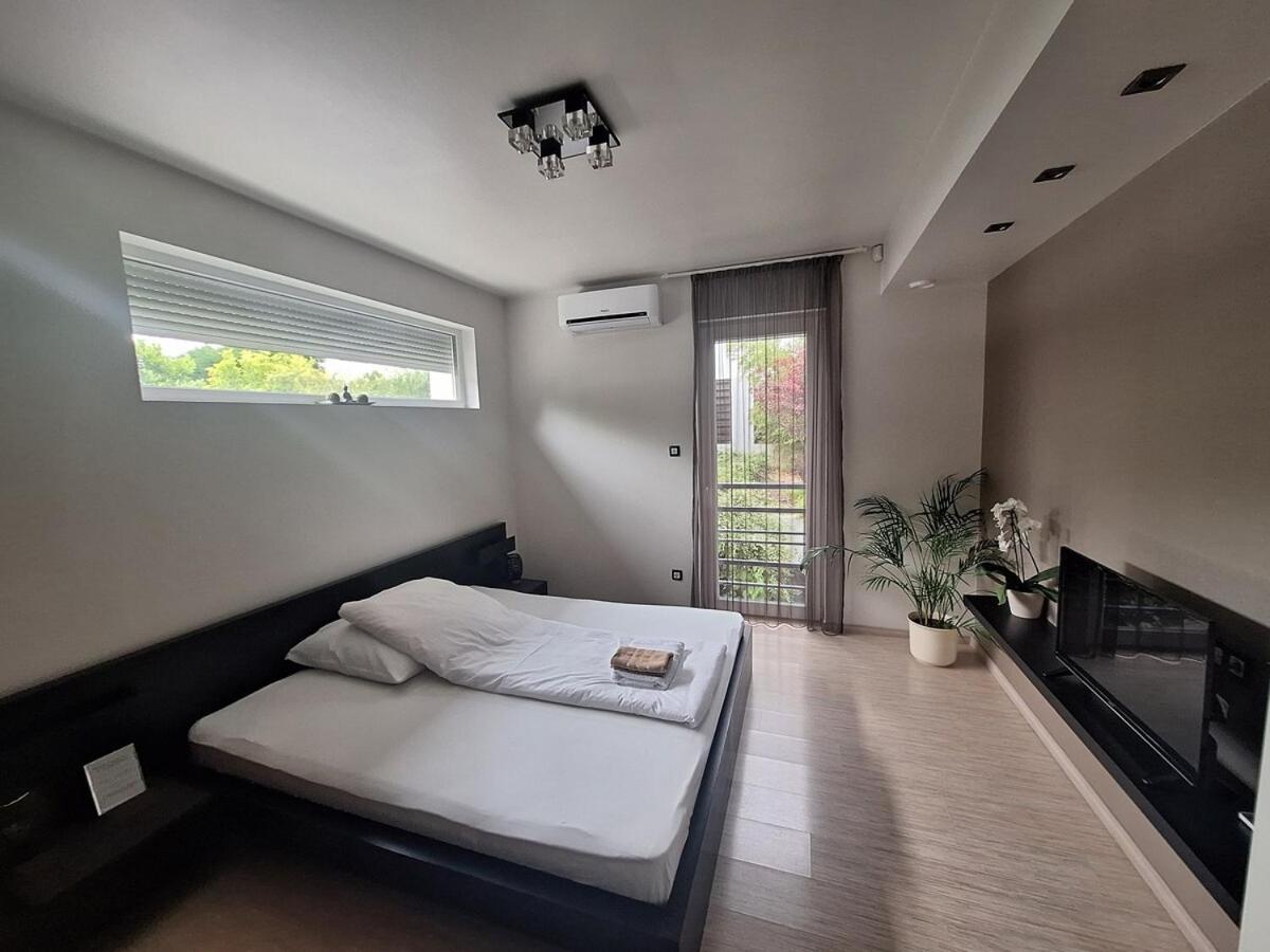 Private Family Villa Будоирш Екстер'єр фото