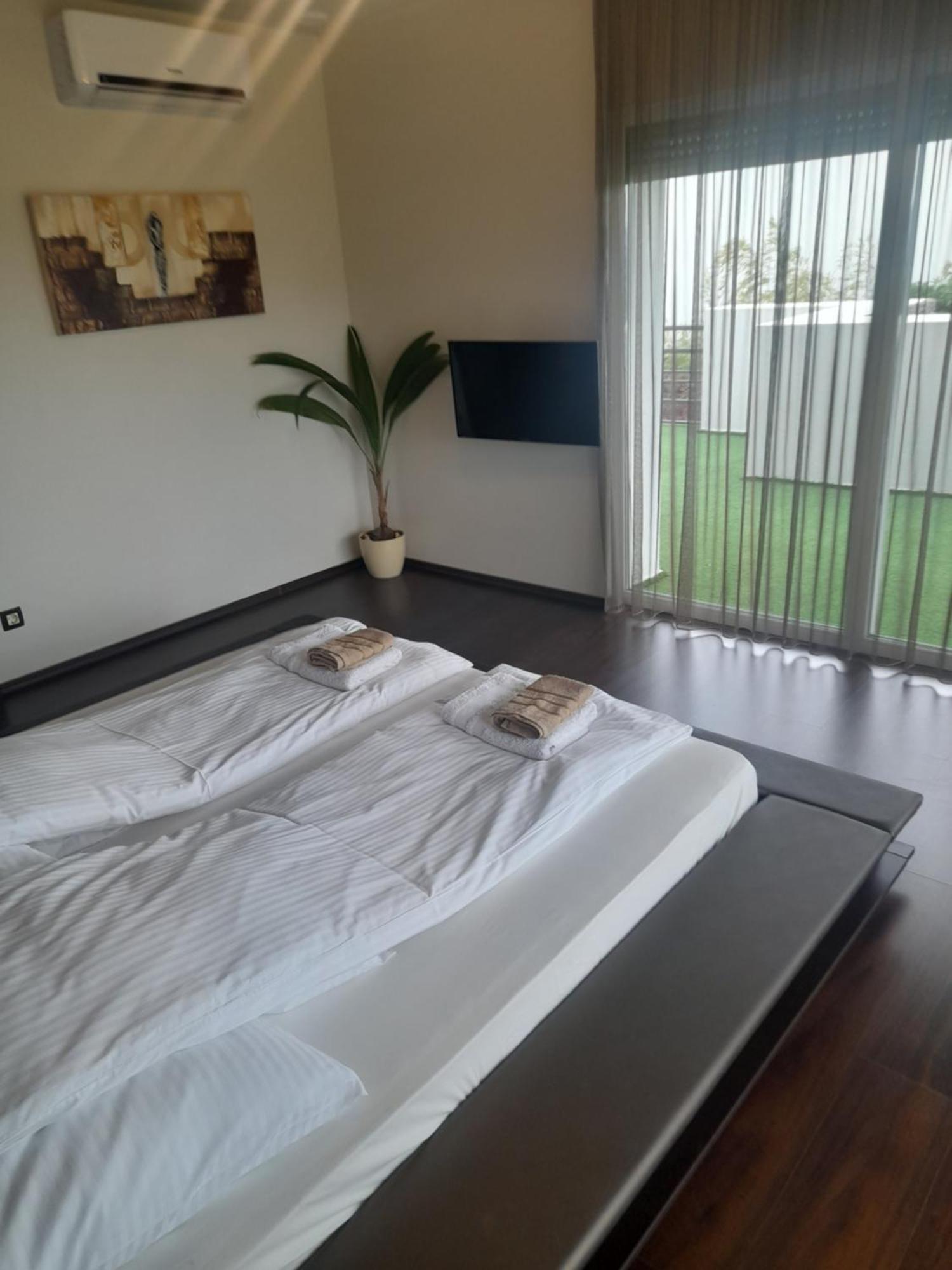 Private Family Villa Будоирш Екстер'єр фото